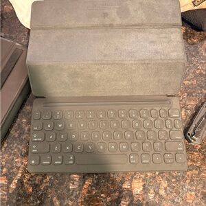iPad keyboard and case